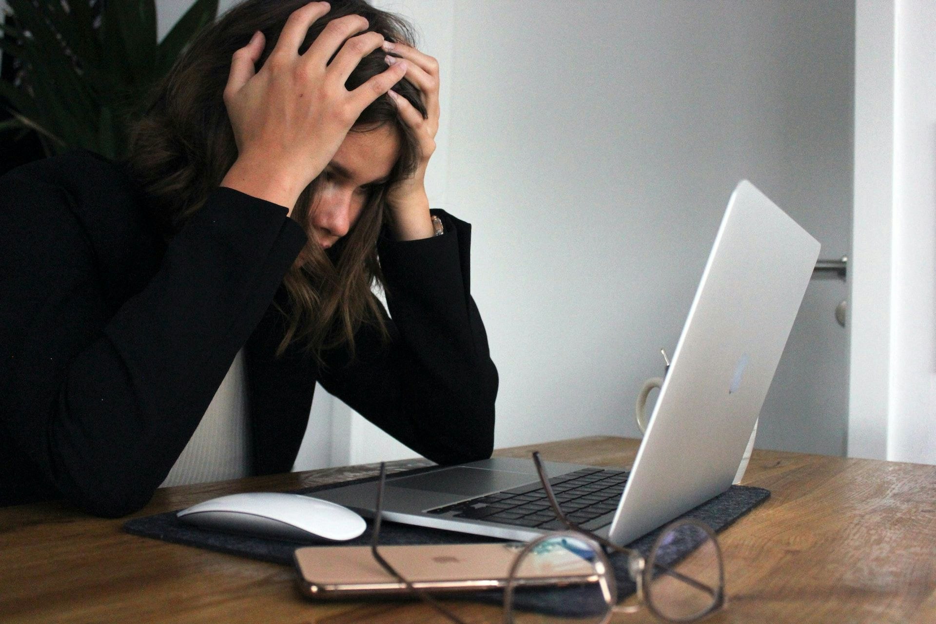 woman looking stressed at laptop