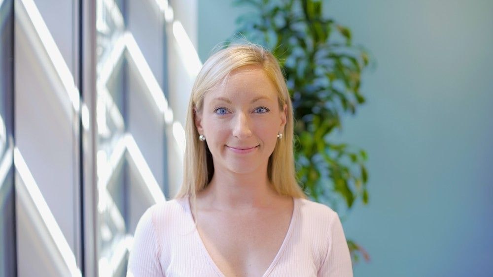 Author Nikki Macmillan profile image