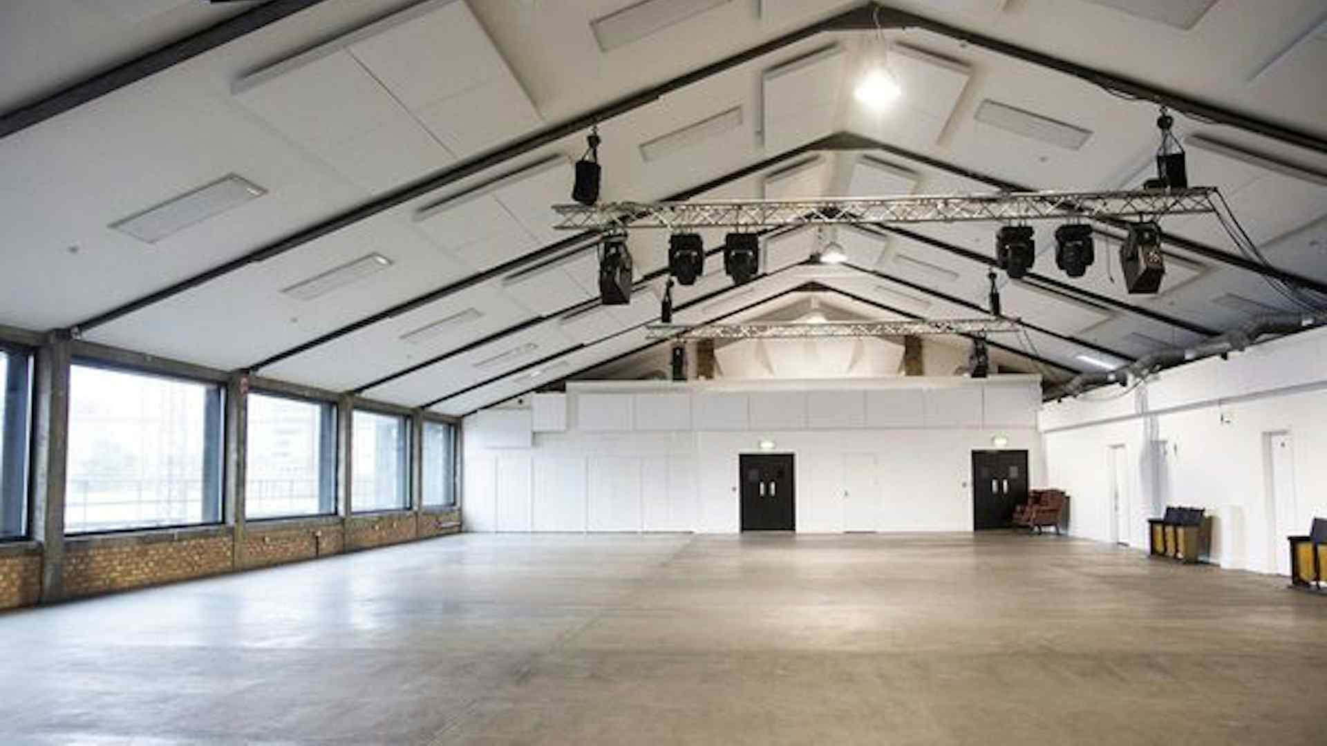 Venue Review: Oval Space